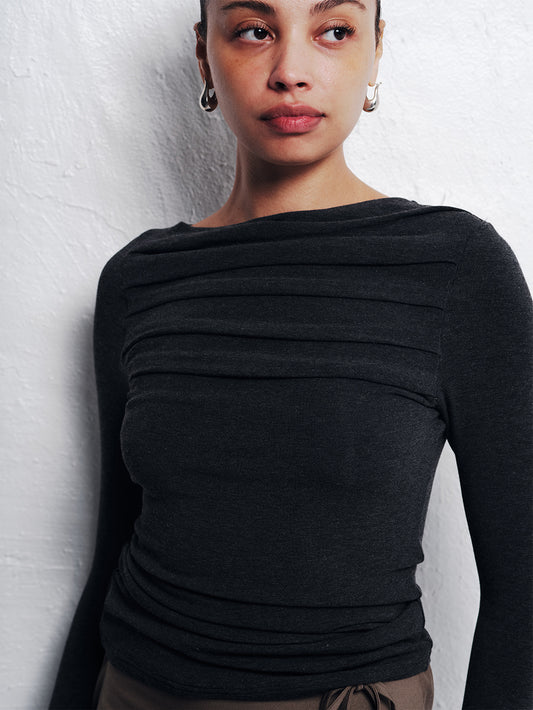 EVERYDAY CHIC TOP IN CHARCOAL